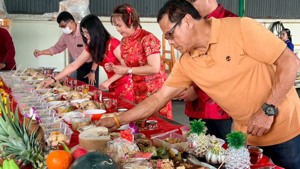กิจกรรมตรุษจีนประจำปี 2569 — ร่วมสืบสานประเพณีและมอบอั่งเปาแก่พนักงาน