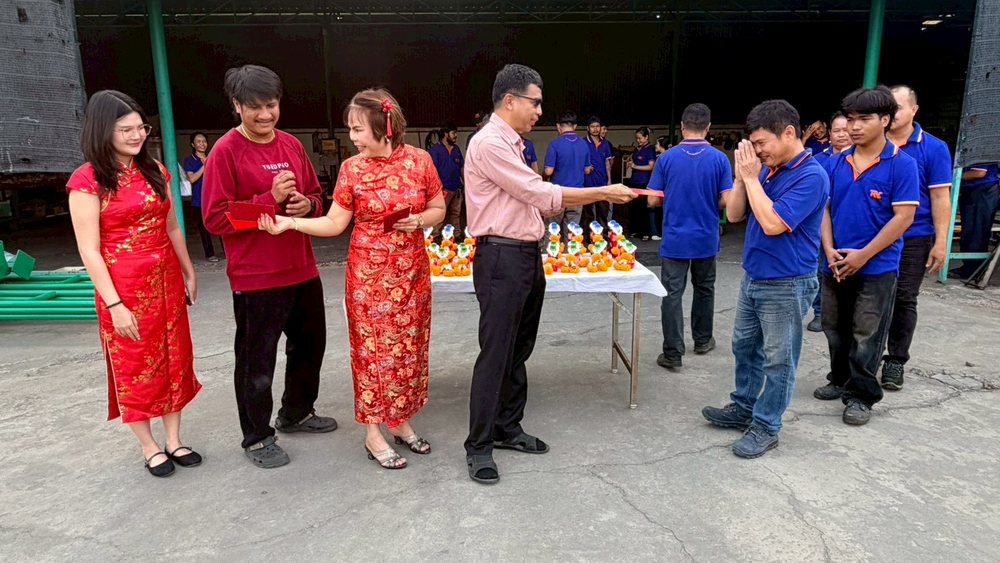 กิจกรรมตรุษจีนประจำปี 2569 — ร่วมสืบสานประเพณีและมอบอั่งเปาแก่พนักงาน